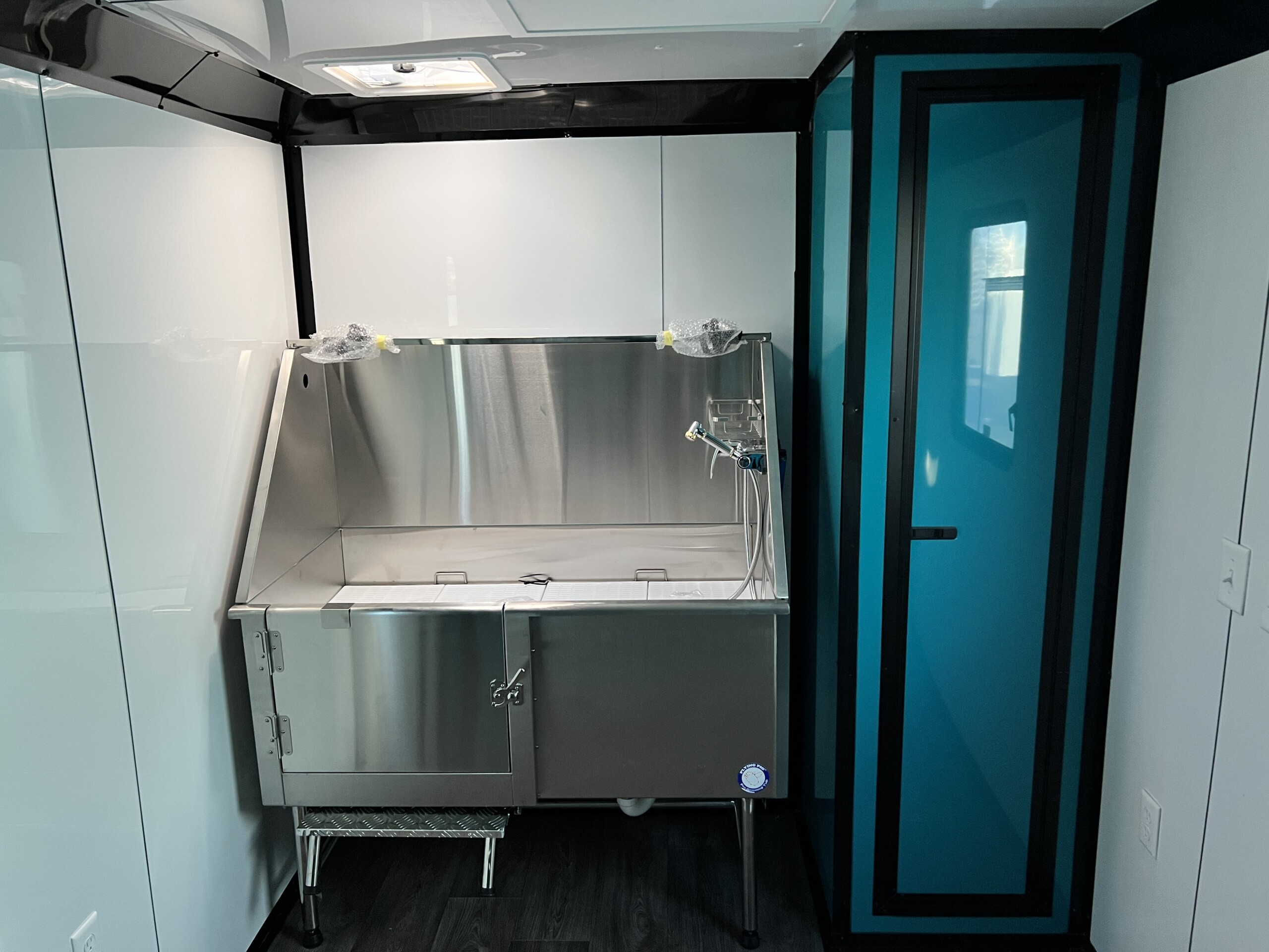 7 X 14 TA PET GROOMING TRAILER - Image 6