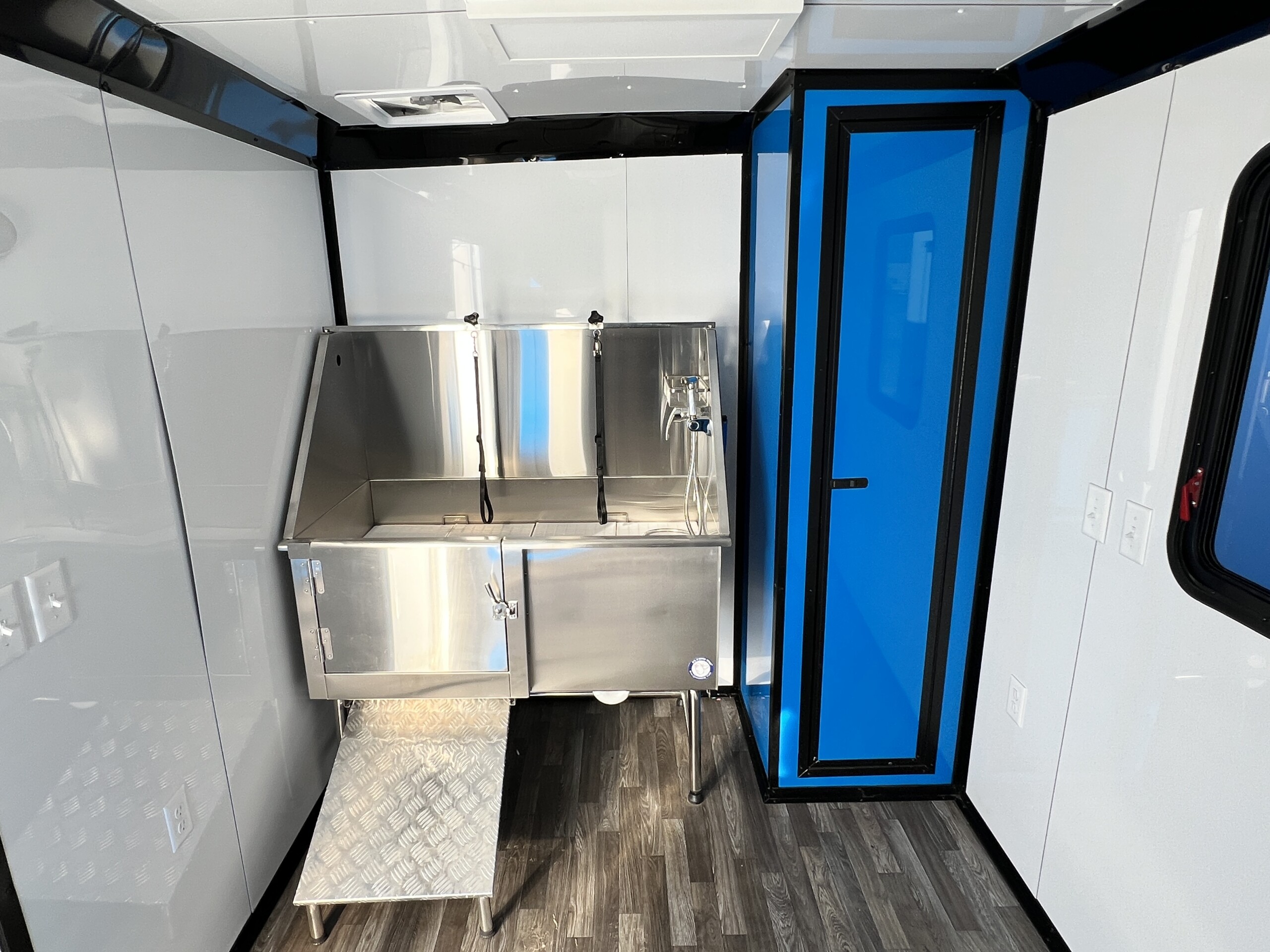 7 X 14 TA PET GROOMING TRAILER - Genesis Series - Image 9