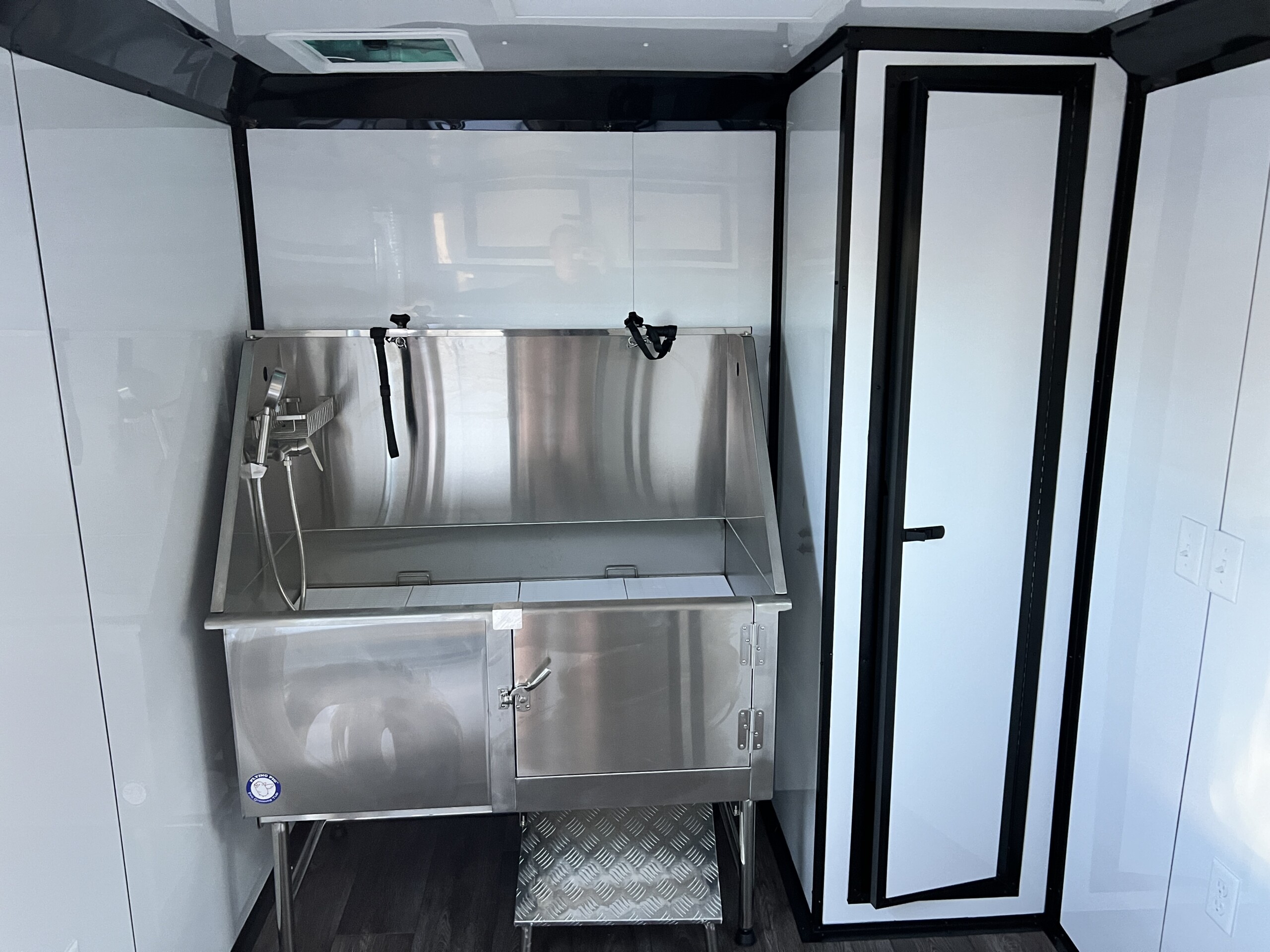 7 X 14 TA PET GROOMING TRAILER - Image 6