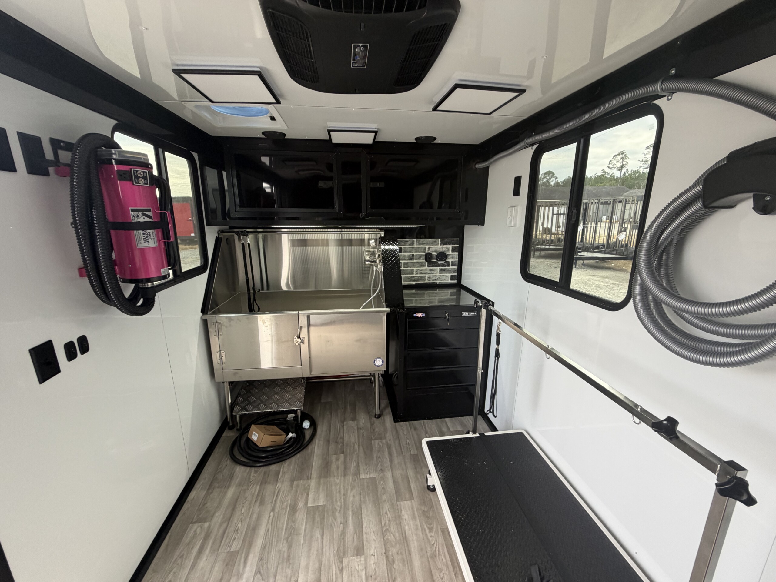 7 X 14 TA PET GROOMING TRAILER - LEGACY SERIES - Image 7