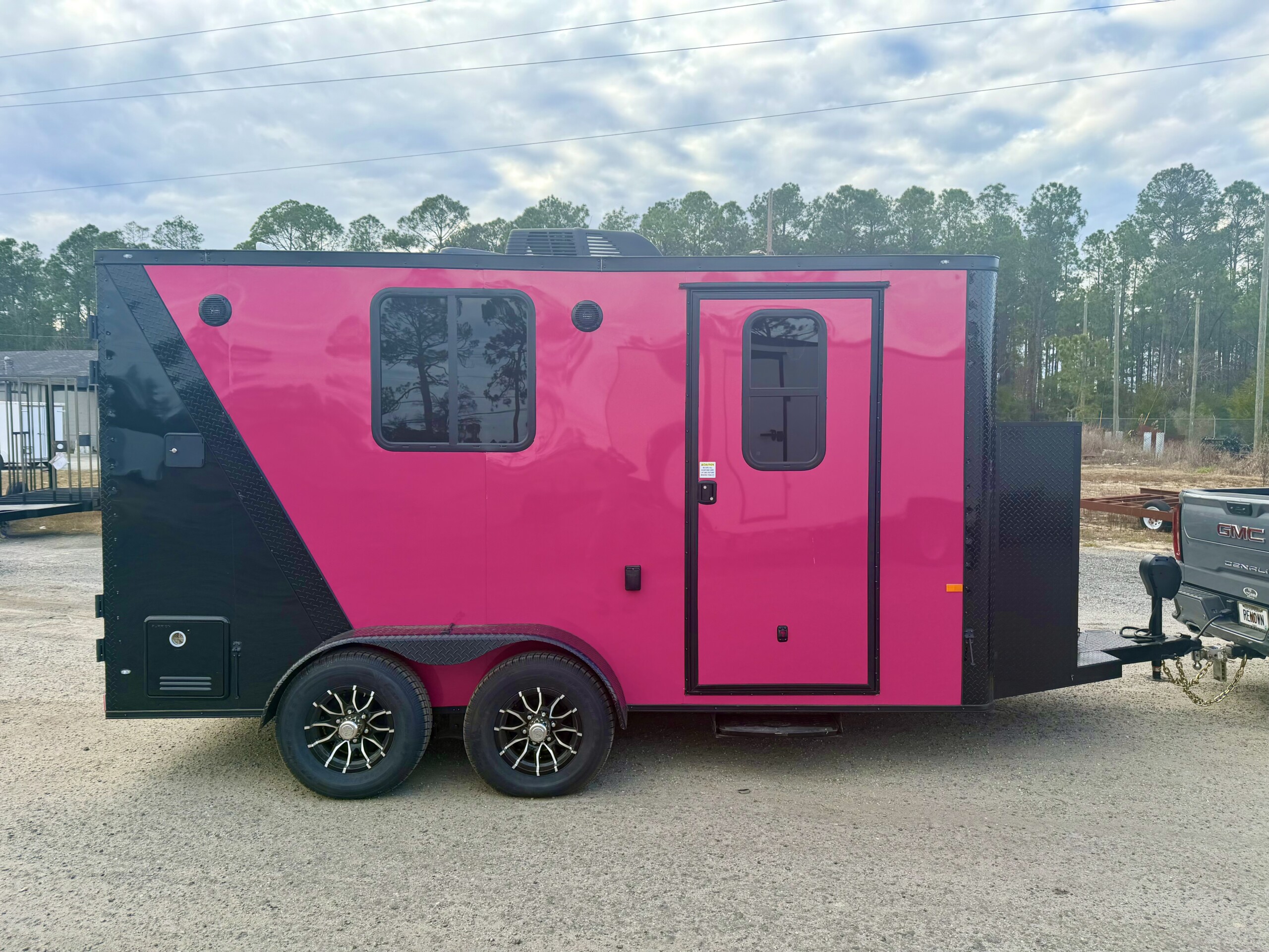 7 X 14 TA PET GROOMING TRAILER - LEGACY SERIES - Image 5