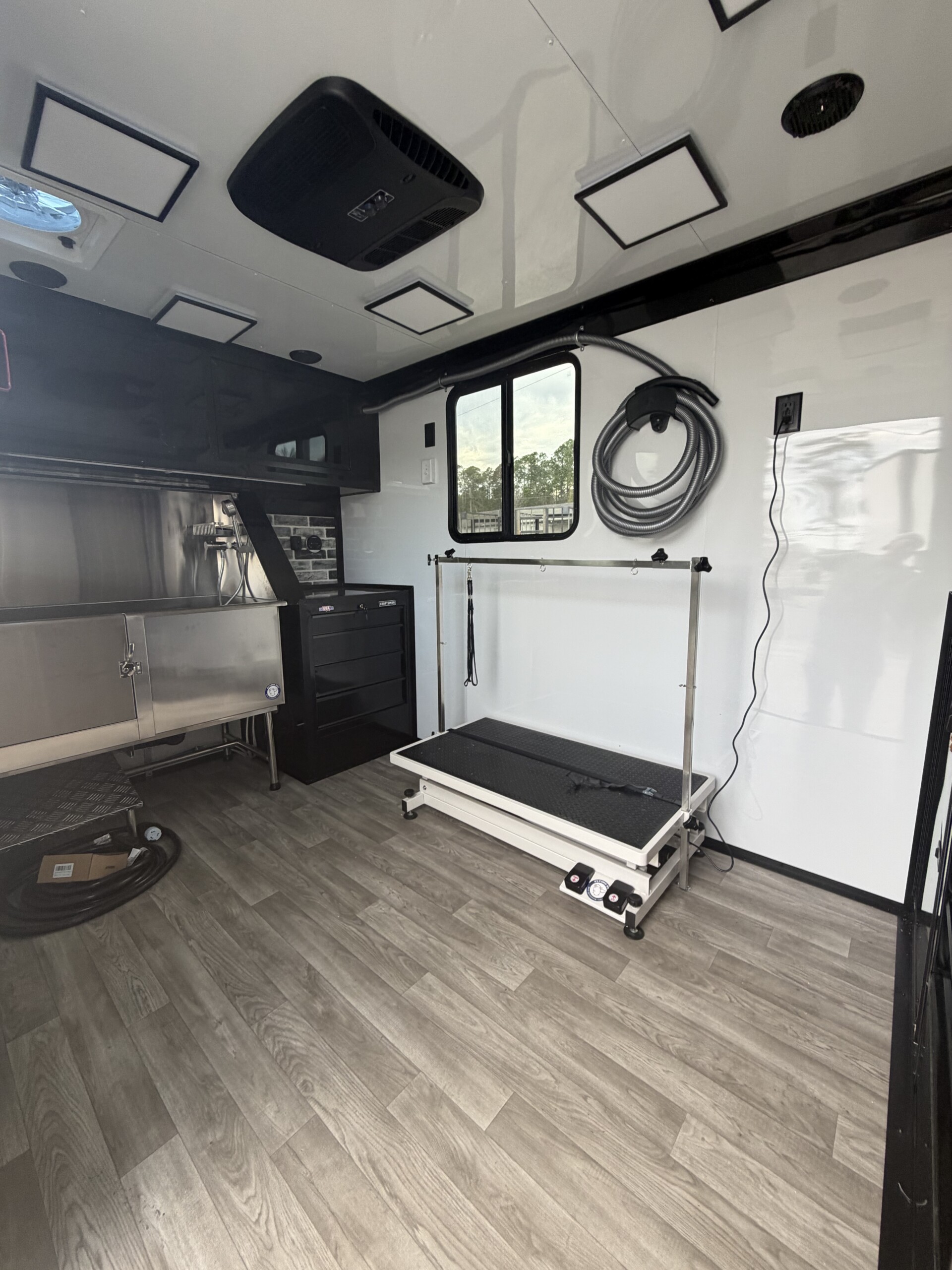 7 X 14 TA PET GROOMING TRAILER - LEGACY SERIES - Image 8