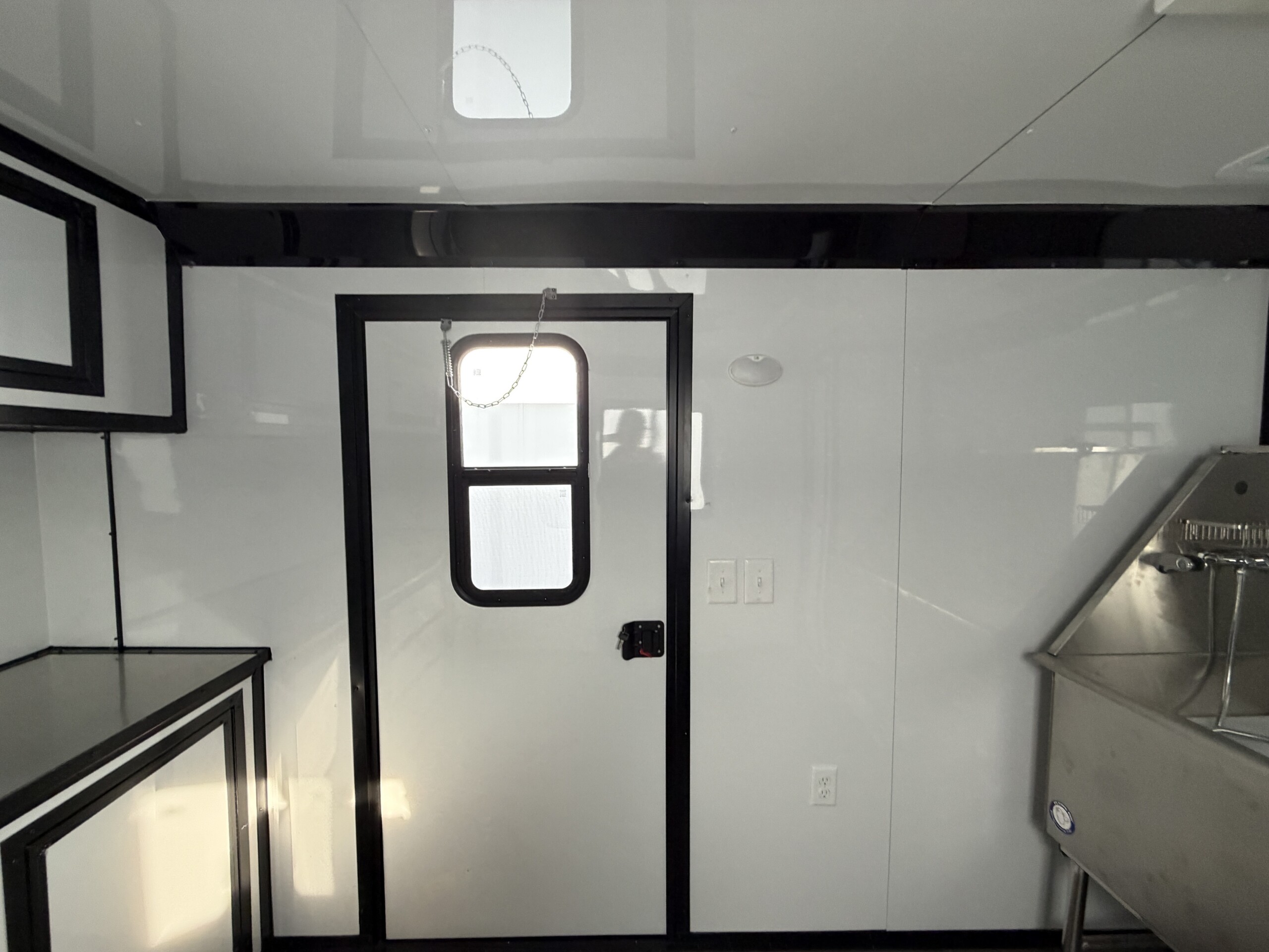 7 X 14 TA PET GROOMING TRAILER - Image 9