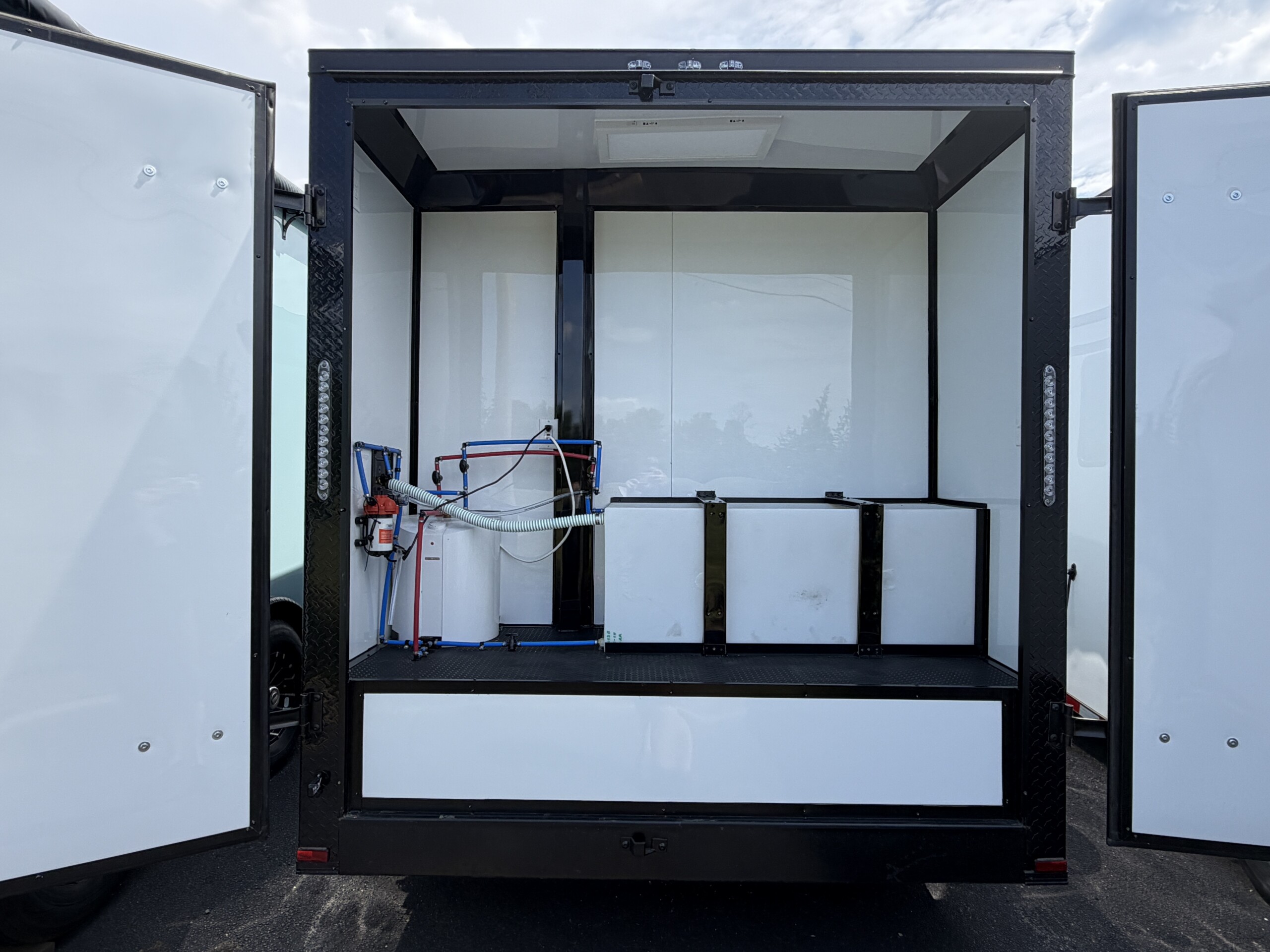 Polar Silver 7x14 Pet Grooming Trailer - Genesis Series - Image 6