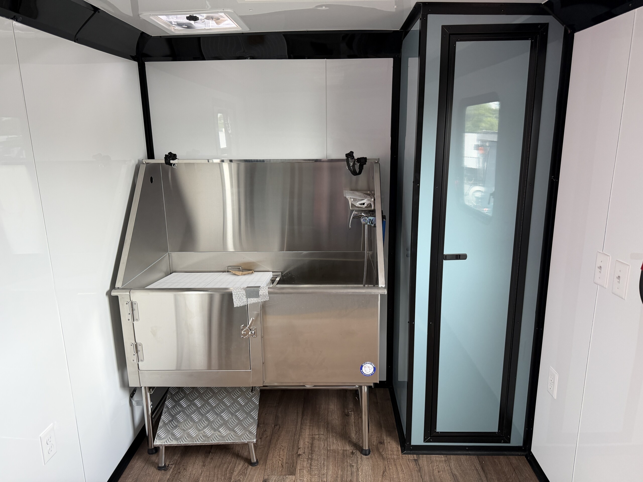 7x14 Pet Grooming Trailer - Genesis Series - Grey Blue Blackout - Image 9